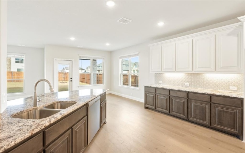 1042 Fleetwood Drive, Justin, TX 76247, 5 Habitaciones Habitaciones , ,3 BañosBaños,Residential,En Venta,1042 Fleetwood Drive,20745333