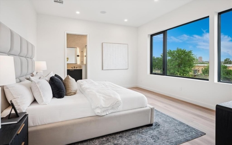 4534 Lake Avenue #104, Dallas, TX 75219, 3 Habitaciones Habitaciones , ,3 BañosBaños,Residential,En Venta,4534 Lake Avenue,20749991