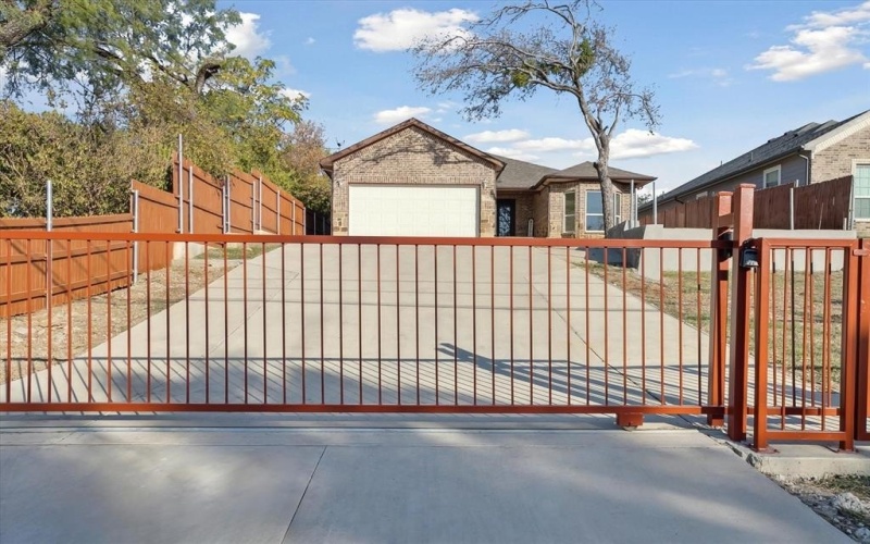 116 S Tatum Avenue, Dallas, TX 75211, 3 Habitaciones Habitaciones , ,2 BañosBaños,Residential,En Venta,116 S Tatum Avenue,20765355
