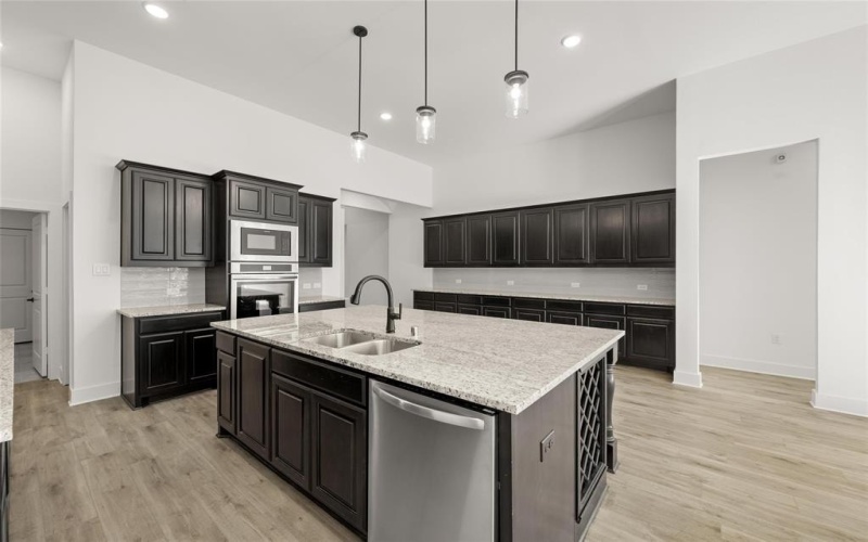 306 Tradd Street, Glenn Heights, TX 75154, 4 Bedrooms Bedrooms, ,5 BathroomsBathrooms,Residential,For Sale,306 Tradd Street,20766075