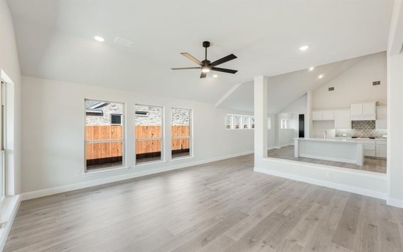 180 Creekside Drive, Sanger, TX 76266, 4 Bedrooms Bedrooms, ,3 BathroomsBathrooms,Residential,For Sale,180 Creekside Drive,20767631