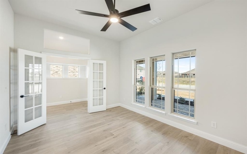 180 Creekside Drive, Sanger, TX 76266, 4 Bedrooms Bedrooms, ,3 BathroomsBathrooms,Residential,For Sale,180 Creekside Drive,20767631