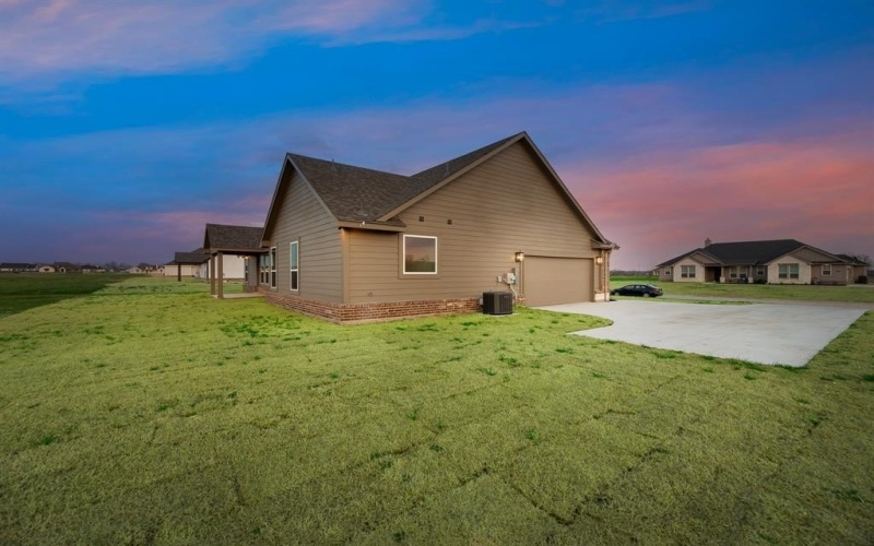 3112 White Oak Road, Oak Ridge, TX 75161, 3 Bedrooms Bedrooms, ,2 BathroomsBathrooms,Residential,For Sale,3112 White Oak Road,20768074