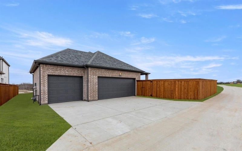 9320 Blooming Ivy Drive, Mesquite, TX 75126, 4 Bedrooms Bedrooms, ,3 BathroomsBathrooms,Residential,For Sale,9320 Blooming Ivy Drive,20761502