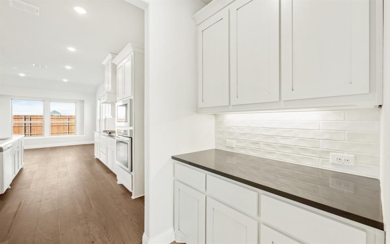 8924 New Ballinger Drive, Denton, TX 76226, 5 Bedrooms Bedrooms, ,5 BathroomsBathrooms,Residential,For Sale,8924 New Ballinger Drive,20770143