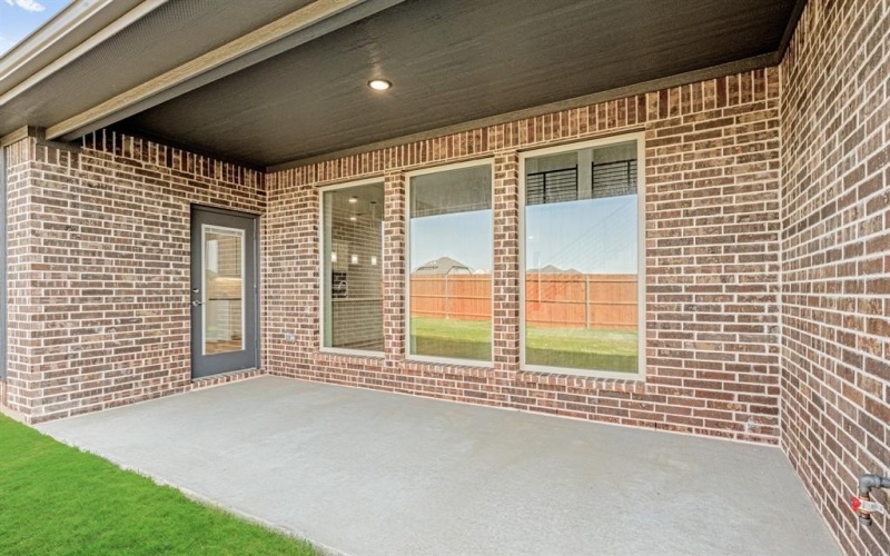 8924 New Ballinger Drive, Denton, TX 76226, 5 Bedrooms Bedrooms, ,5 BathroomsBathrooms,Residential,For Sale,8924 New Ballinger Drive,20770143