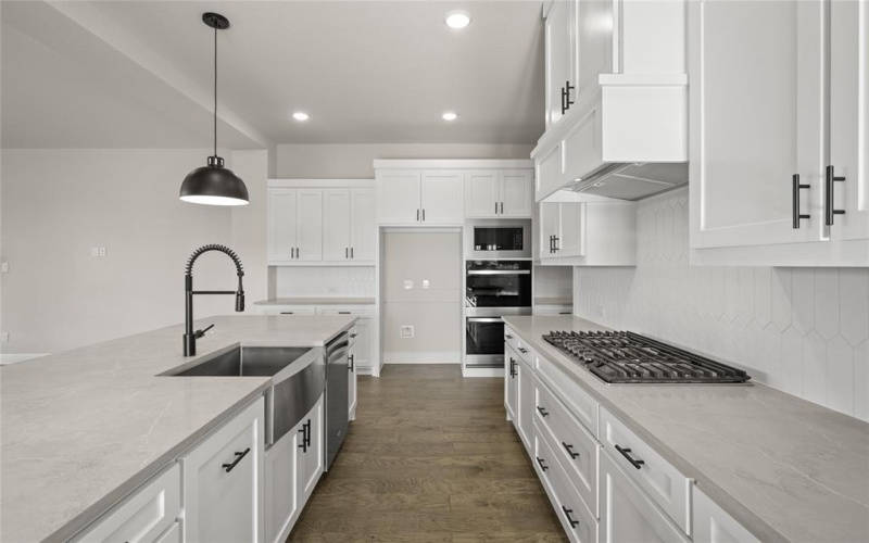 2313 Meek Woods Lane, Mansfield, TX 76063, 4 Bedrooms Bedrooms, ,5 BathroomsBathrooms,Residential,For Sale,2313 Meek Woods Lane,20770689