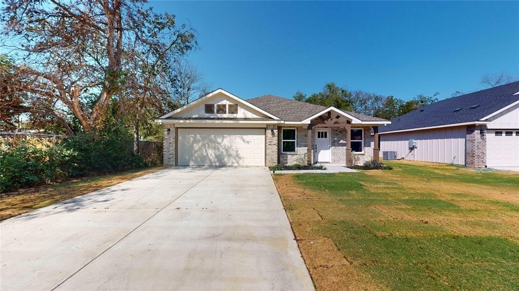 703 Cedar Street, Cleburne, TX 76031, 3 Habitaciones Habitaciones , ,2 BañosBaños,Residential,En Venta,703 Cedar Street,20770770
