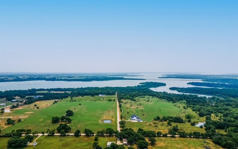 202 William Brewer Road, Collinsville, TX 76233, 5 Bedrooms Bedrooms, ,6 BathroomsBathrooms,Residential,For Sale,202 William Brewer Road,20764866