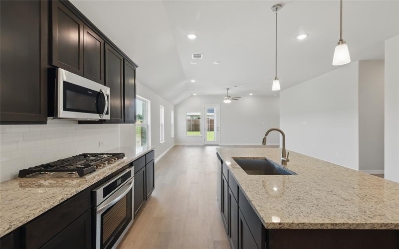1721 Gateway Lane, Van Alstyne, TX 75495, 4 Habitaciones Habitaciones , ,3 BañosBaños,Residential,En Venta,1721 Gateway Lane,20782426