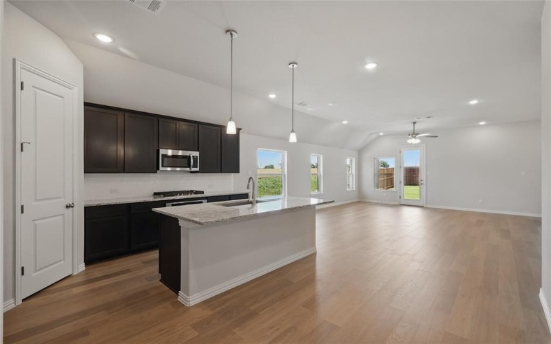 1721 Gateway Lane, Van Alstyne, TX 75495, 4 Habitaciones Habitaciones , ,3 BañosBaños,Residential,En Venta,1721 Gateway Lane,20782426