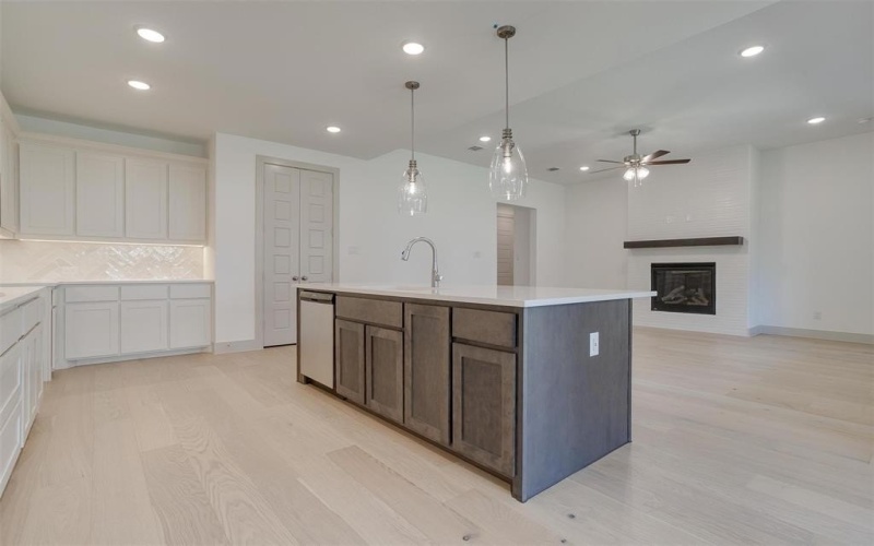 141 Paxton Circle, Arlington, TX 76013, 4 Bedrooms Bedrooms, ,3 BathroomsBathrooms,Residential,For Sale,141 Paxton Circle,20783219