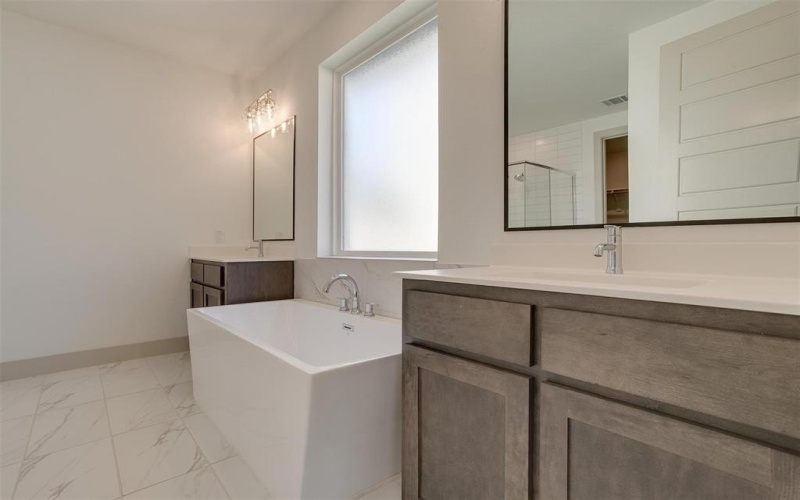 141 Paxton Circle, Arlington, TX 76013, 4 Bedrooms Bedrooms, ,3 BathroomsBathrooms,Residential,For Sale,141 Paxton Circle,20783219