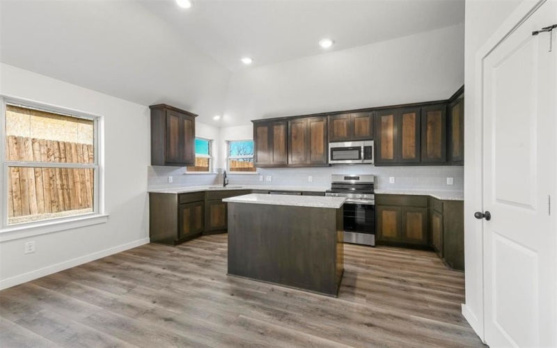 1102 Holly Street, Cleburne, TX 76033, 3 Bedrooms Bedrooms, ,2 BathroomsBathrooms,Residential,For Sale,1102 Holly Street,20788314