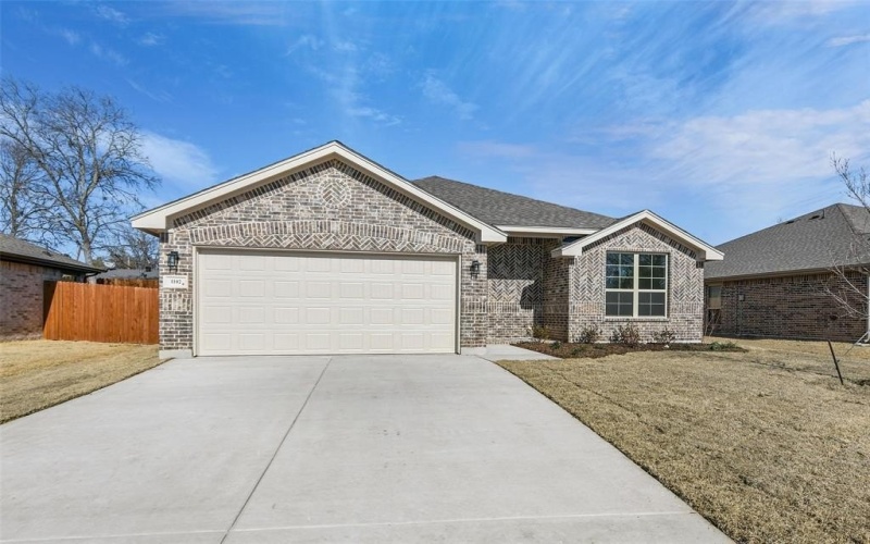 1102 Holly Street, Cleburne, TX 76033, 3 Bedrooms Bedrooms, ,2 BathroomsBathrooms,Residential,For Sale,1102 Holly Street,20788314