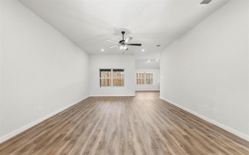 1102 Holly Street, Cleburne, TX 76033, 3 Bedrooms Bedrooms, ,2 BathroomsBathrooms,Residential,For Sale,1102 Holly Street,20788314
