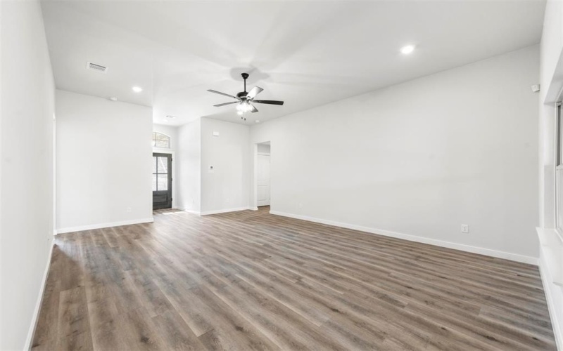 1102 Holly Street, Cleburne, TX 76033, 3 Bedrooms Bedrooms, ,2 BathroomsBathrooms,Residential,For Sale,1102 Holly Street,20788314