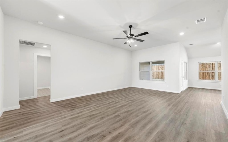 1102 Holly Street, Cleburne, TX 76033, 3 Bedrooms Bedrooms, ,2 BathroomsBathrooms,Residential,For Sale,1102 Holly Street,20788314