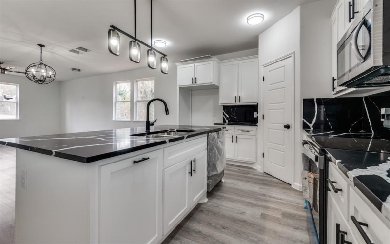 5610 Black Pine Circle, Granbury, TX 76048, 3 Habitaciones Habitaciones , ,2 BañosBaños,Residential,En Venta,5610 Black Pine Circle,20794562