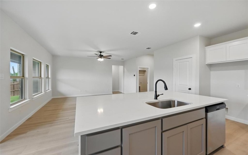 1401 Quail Creek Drive, Cleburne, TX 76033, 3 Bedrooms Bedrooms, ,2 BathroomsBathrooms,Residential,For Sale,1401 Quail Creek Drive,20804550