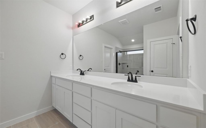 1401 Quail Creek Drive, Cleburne, TX 76033, 3 Bedrooms Bedrooms, ,2 BathroomsBathrooms,Residential,For Sale,1401 Quail Creek Drive,20804550