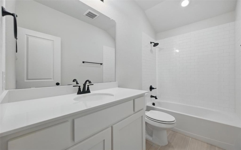 1401 Quail Creek Drive, Cleburne, TX 76033, 3 Bedrooms Bedrooms, ,2 BathroomsBathrooms,Residential,For Sale,1401 Quail Creek Drive,20804550