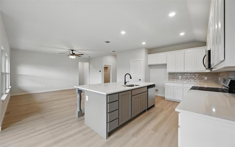 1401 Quail Creek Drive, Cleburne, TX 76033, 3 Bedrooms Bedrooms, ,2 BathroomsBathrooms,Residential,For Sale,1401 Quail Creek Drive,20804550