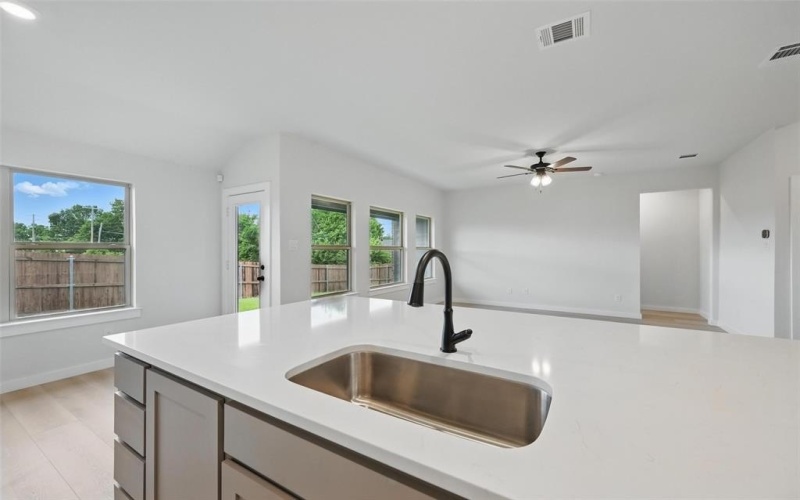 1401 Quail Creek Drive, Cleburne, TX 76033, 3 Bedrooms Bedrooms, ,2 BathroomsBathrooms,Residential,For Sale,1401 Quail Creek Drive,20804550