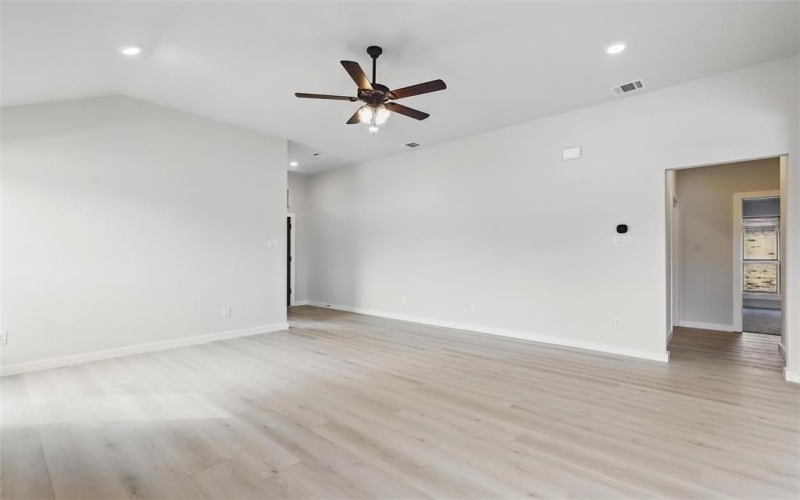1400 Dry Creek Drive, Cleburne, TX 76033, 3 Bedrooms Bedrooms, ,2 BathroomsBathrooms,Residential,For Sale,1400 Dry Creek Drive,20801759