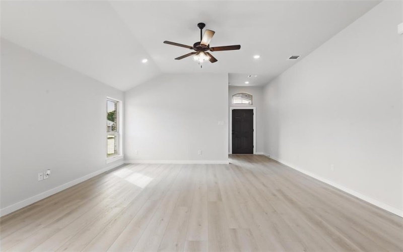 1400 Dry Creek Drive, Cleburne, TX 76033, 3 Bedrooms Bedrooms, ,2 BathroomsBathrooms,Residential,For Sale,1400 Dry Creek Drive,20801759