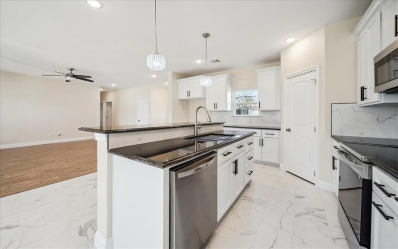 202 S Nash Street, Kaufman, TX 75142, 3 Bedrooms Bedrooms, ,2 BathroomsBathrooms,Residential,For Sale,202 S Nash Street,20807083