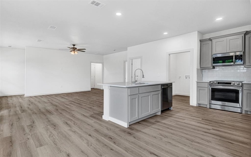 428 N Mcgraw Street, Forney, TX 75126, 3 Habitaciones Habitaciones , ,2 BañosBaños,Residential,En Venta,428 N Mcgraw Street,20807087