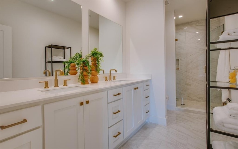7207 Gaston Avenue #203, Dallas, TX 75214, 2 Bedrooms Bedrooms, ,2 BathroomsBathrooms,Residential,For Sale,7207 Gaston Avenue,20807191