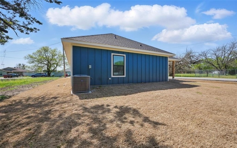 404 E Locust, Leonard, TX 75452, 3 Bedrooms Bedrooms, ,2 BathroomsBathrooms,Residential,For Sale,404 E Locust,20807230