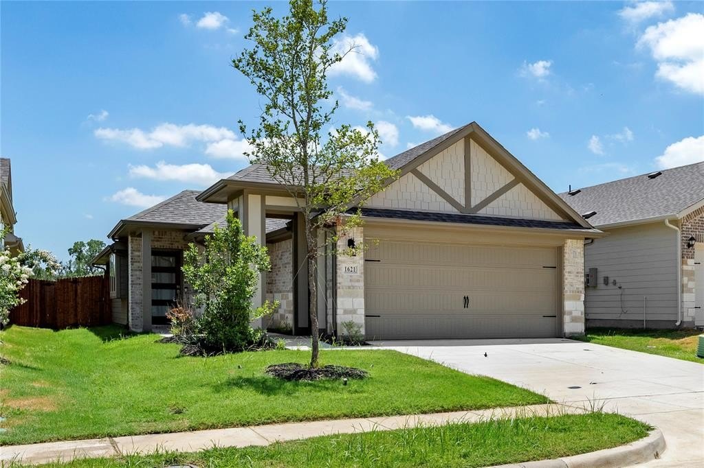 1621 Meadow Crest Drive, Aubrey, TX 76227, 3 Bedrooms Bedrooms, ,2 BathroomsBathrooms,Residential,For Sale,1621 Meadow Crest Drive,20808395