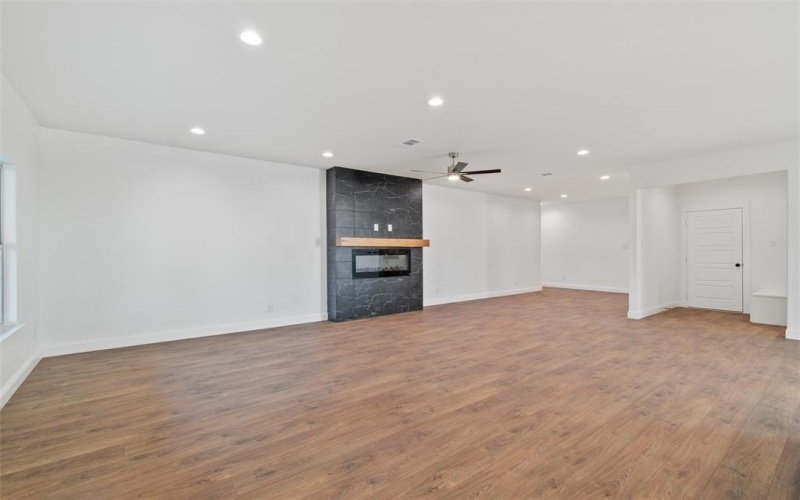 716 James Street, Azle, TX 76020, 4 Bedrooms Bedrooms, ,2 BathroomsBathrooms,Residential,For Sale,716 James Street,20808403