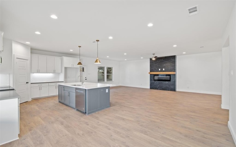 716 James Street, Azle, TX 76020, 4 Bedrooms Bedrooms, ,2 BathroomsBathrooms,Residential,For Sale,716 James Street,20808403