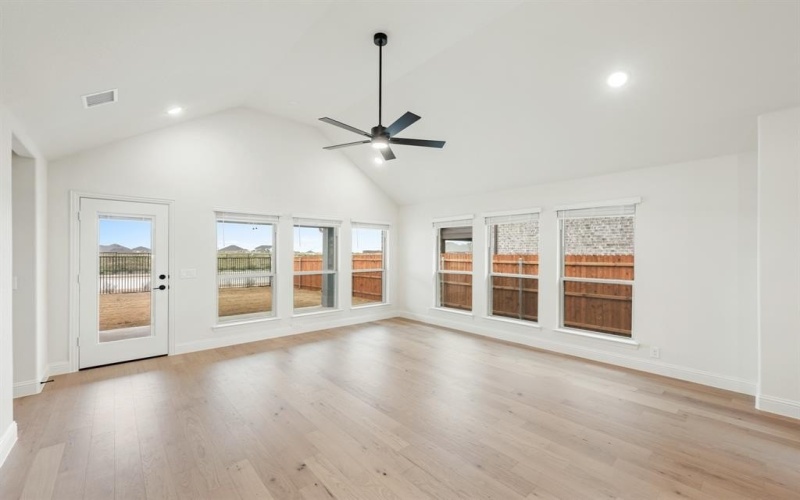 1016 Silver Sage Drive, Justin, TX 76247, 4 Habitaciones Habitaciones , ,2 BañosBaños,Residential,En Venta,1016 Silver Sage Drive,20808520