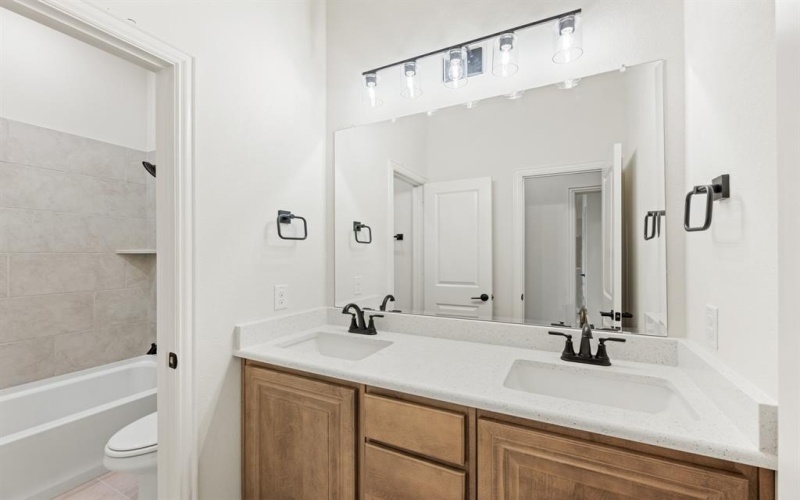 1016 Silver Sage Drive, Justin, TX 76247, 4 Habitaciones Habitaciones , ,2 BañosBaños,Residential,En Venta,1016 Silver Sage Drive,20808520