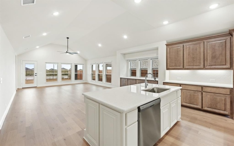 1016 Silver Sage Drive, Justin, TX 76247, 4 Habitaciones Habitaciones , ,2 BañosBaños,Residential,En Venta,1016 Silver Sage Drive,20808520
