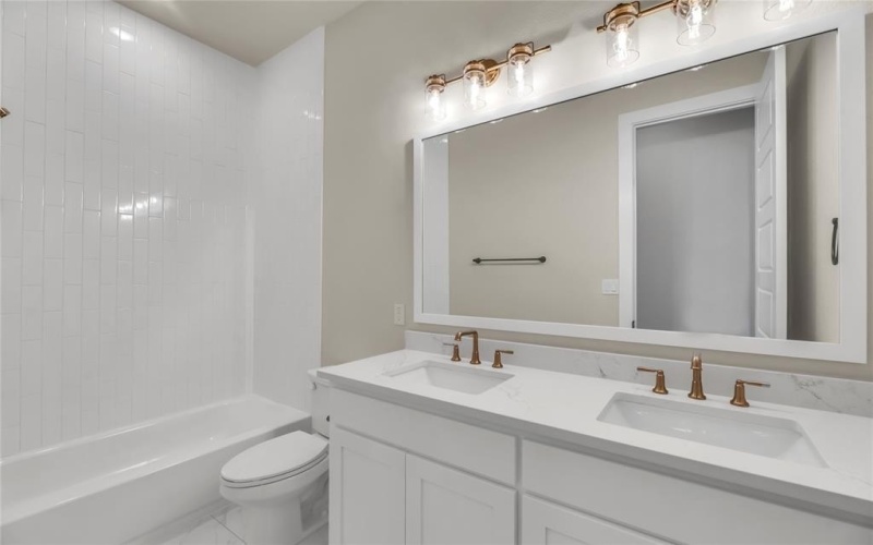 1065 Julian Drive, Van Alstyne, TX 75495, 4 Bedrooms Bedrooms, ,3 BathroomsBathrooms,Residential,For Sale,1065 Julian Drive,20808604