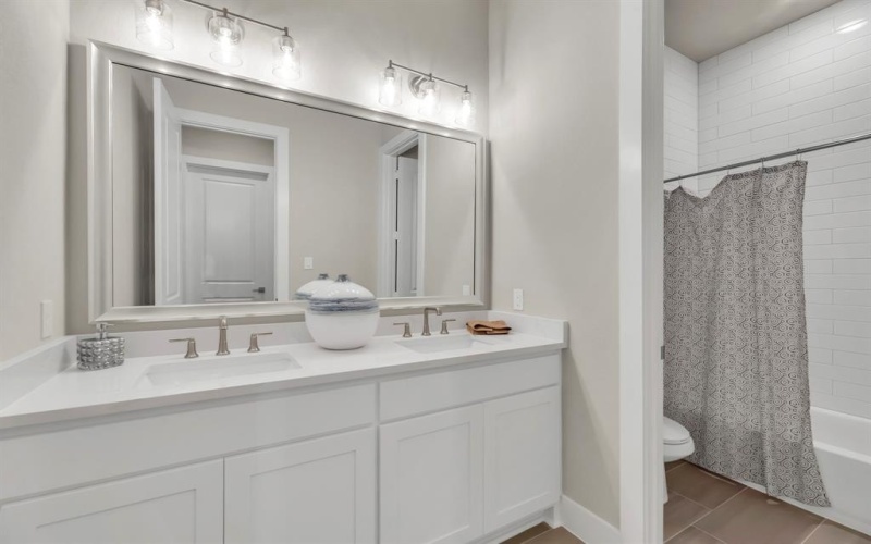 1075 Julian Drive, Van Alstyne, TX 75495, 4 Bedrooms Bedrooms, ,3 BathroomsBathrooms,Residential,For Sale,1075 Julian Drive,20808609