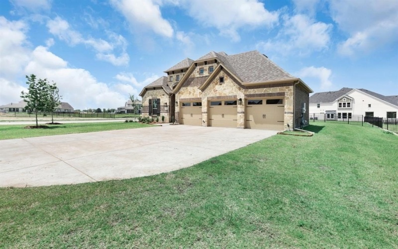 303 Big Antler Court, Heath, TX 75032, 3 Bedrooms Bedrooms, ,2 BathroomsBathrooms,Residential,For Sale,303 Big Antler Court,20812362