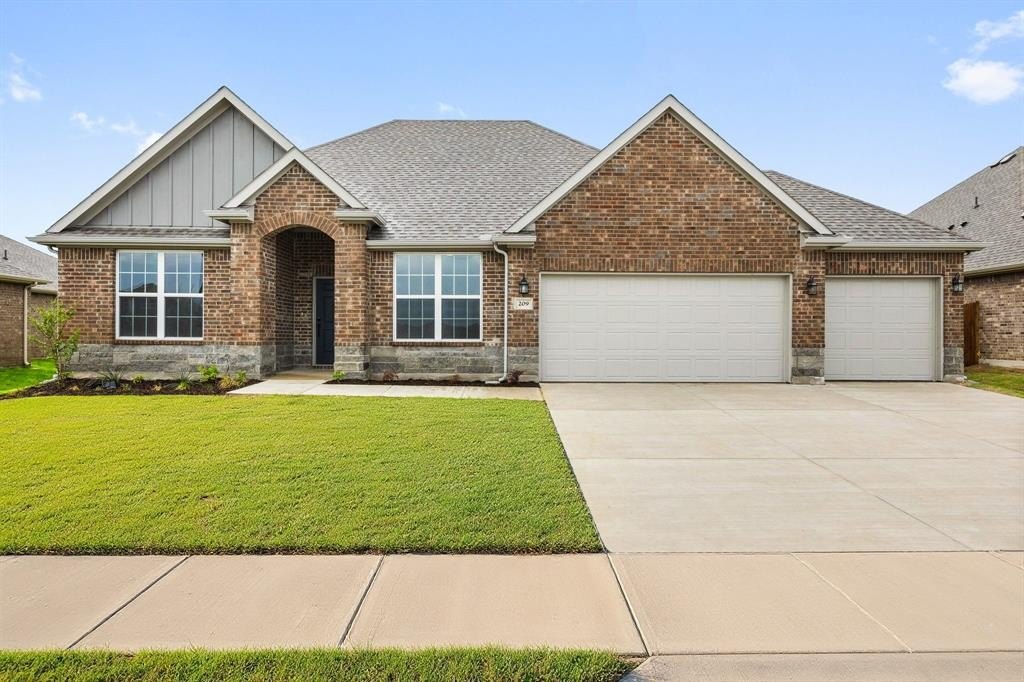 209 Briarwood Drive, Nevada, TX 75173, 4 Bedrooms Bedrooms, ,3 BathroomsBathrooms,Residential,For Sale,209 Briarwood Drive,20813326