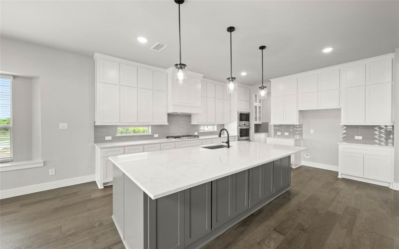 409 Newpark Boulevard, DeSoto, TX 75115, 6 Bedrooms Bedrooms, ,6 BathroomsBathrooms,Residential,For Sale,409 Newpark Boulevard,0,20810379