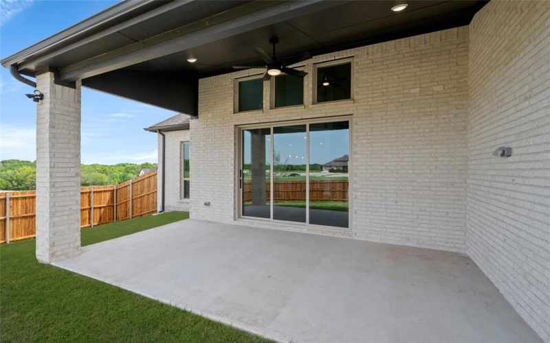 409 Newpark Boulevard, DeSoto, TX 75115, 6 Bedrooms Bedrooms, ,6 BathroomsBathrooms,Residential,For Sale,409 Newpark Boulevard,0,20810379