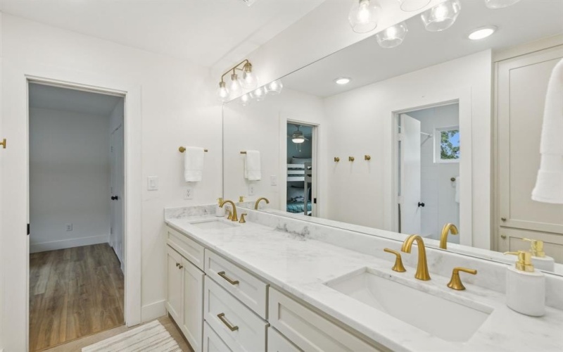 5336 Point La Vista Road, Malakoff, TX 75148, 4 Bedrooms Bedrooms, ,3 BathroomsBathrooms,Residential,For Sale,5336 Point La Vista Road,20814663