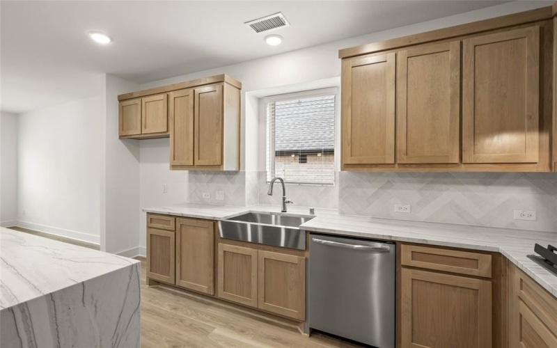 217 Tradd Street, Glenn Heights, TX 75154, 5 Bedrooms Bedrooms, ,5 BathroomsBathrooms,Residential,For Sale,217 Tradd Street,20810997