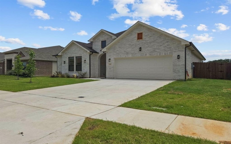 220 Magnolia Drive, Azle, TX 76020, 3 Habitaciones Habitaciones , ,2 BañosBaños,Residential,En Venta,220 Magnolia Drive,20814824