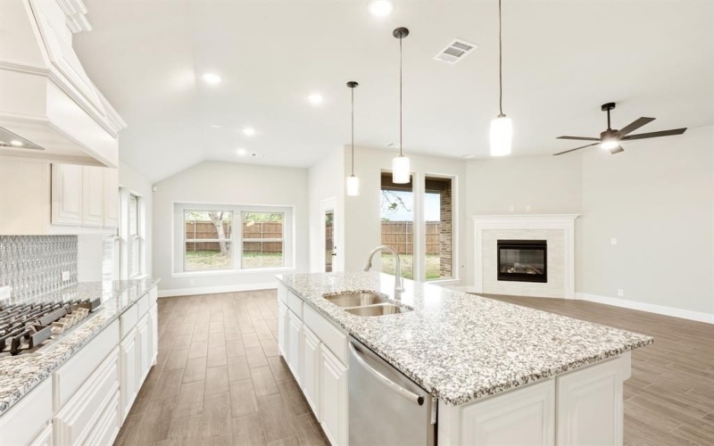 1313 Wrenwood Court, Red Oak, TX 75167, 3 Bedrooms Bedrooms, ,2 BathroomsBathrooms,Residential,For Sale,1313 Wrenwood Court,20816669
